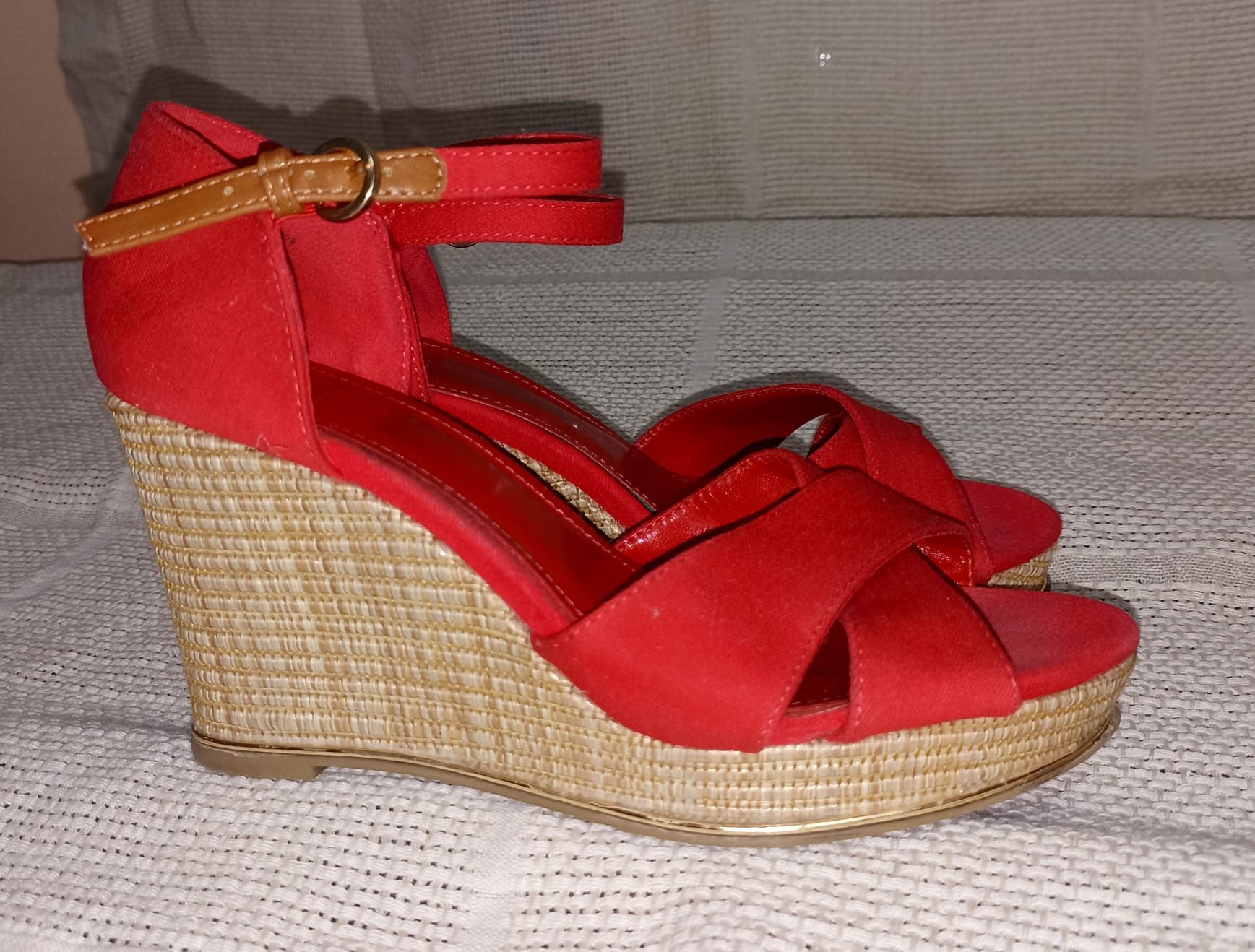 Czerwone letnie buty damskie 38