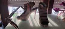 Botins metalizados  stileto compensados