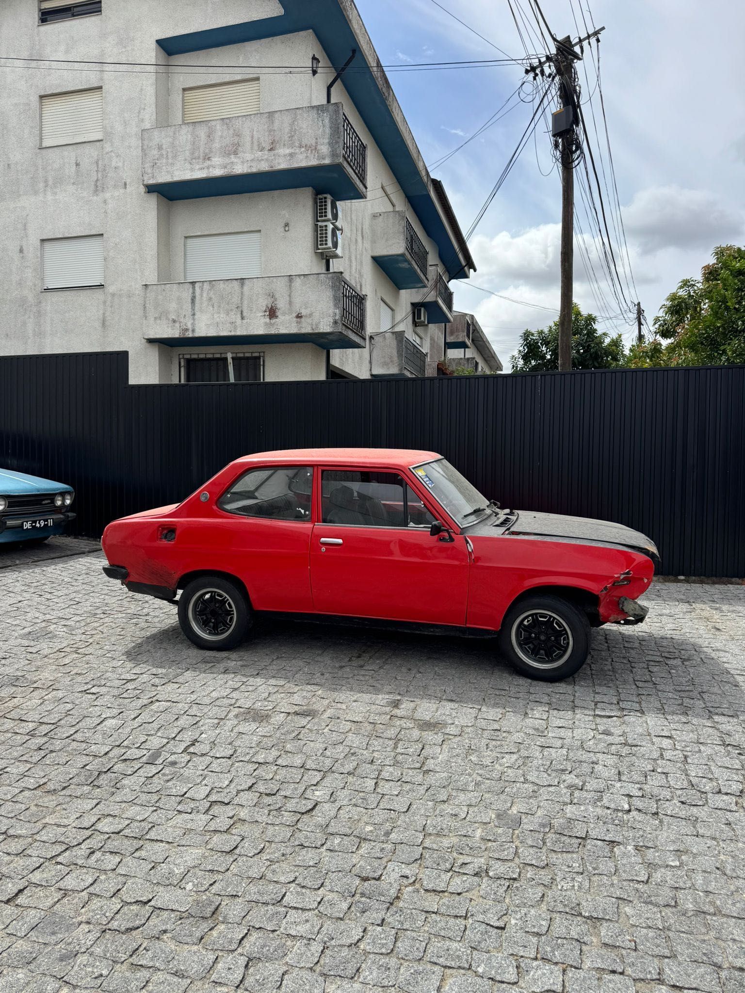 Datsun 1200 acidentado