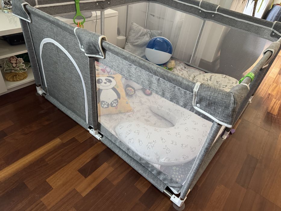 Parque infantil para criança como novo