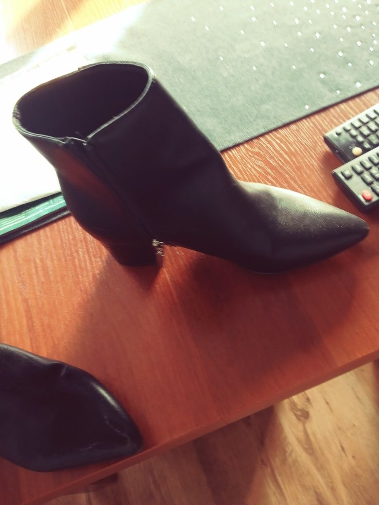 Botki czarne za kostke obcas 4cm primark