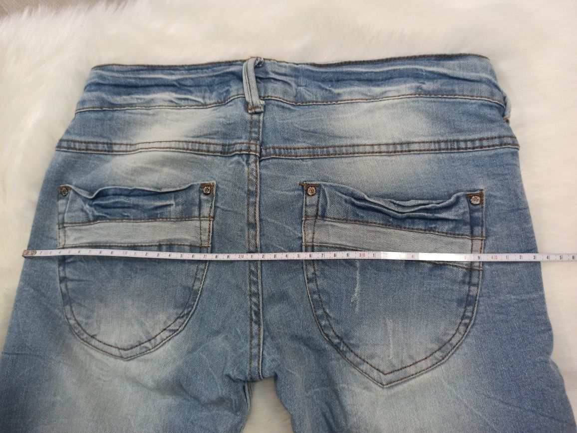 Jasne jeansy z przetarciami r. 36