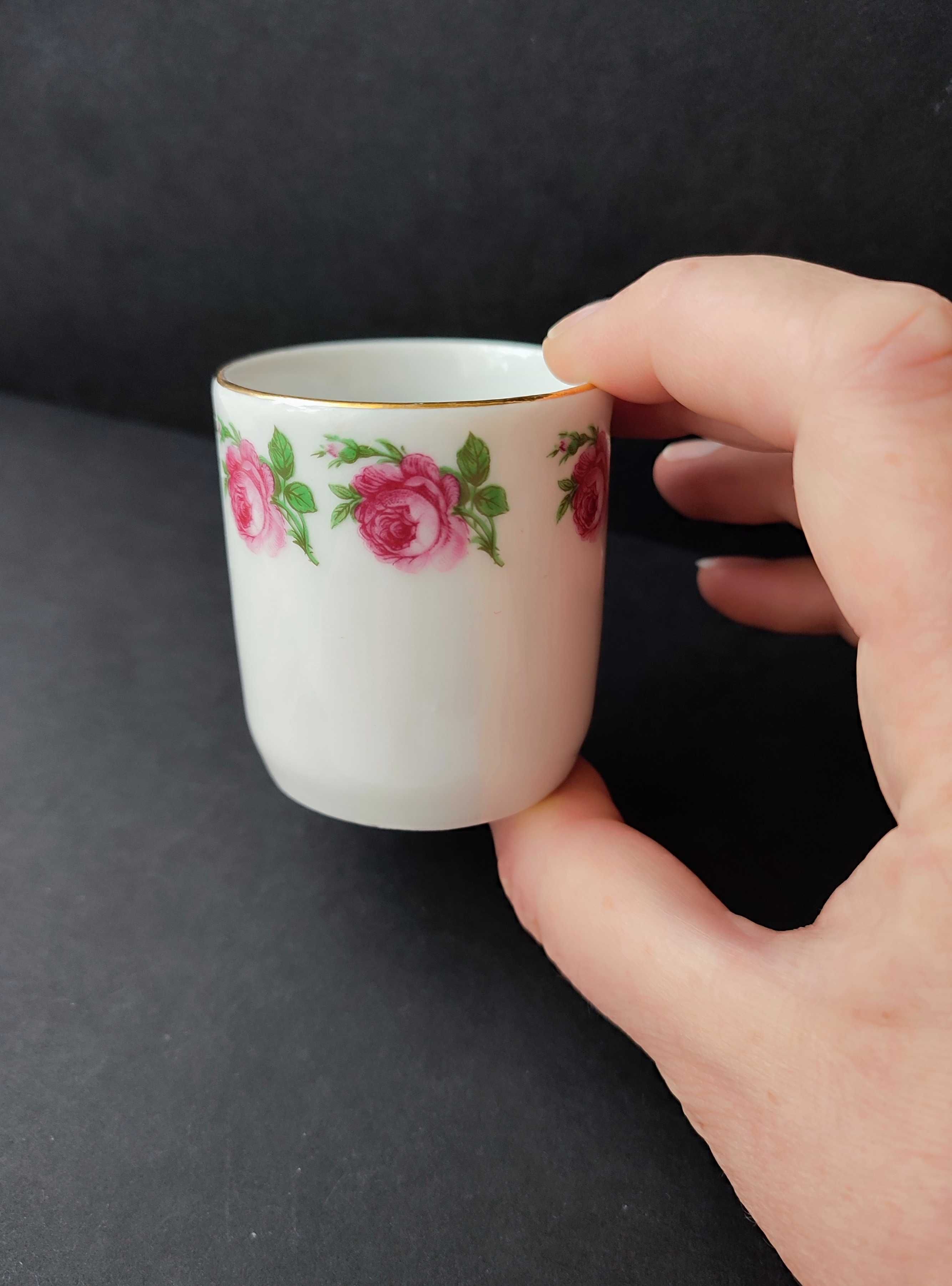 Вінтажна чашка для кави з візерунком троянд