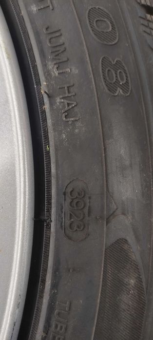Opony zimowe 235/45r18 stan b.dobry koniec 2023 np.Ford s-max