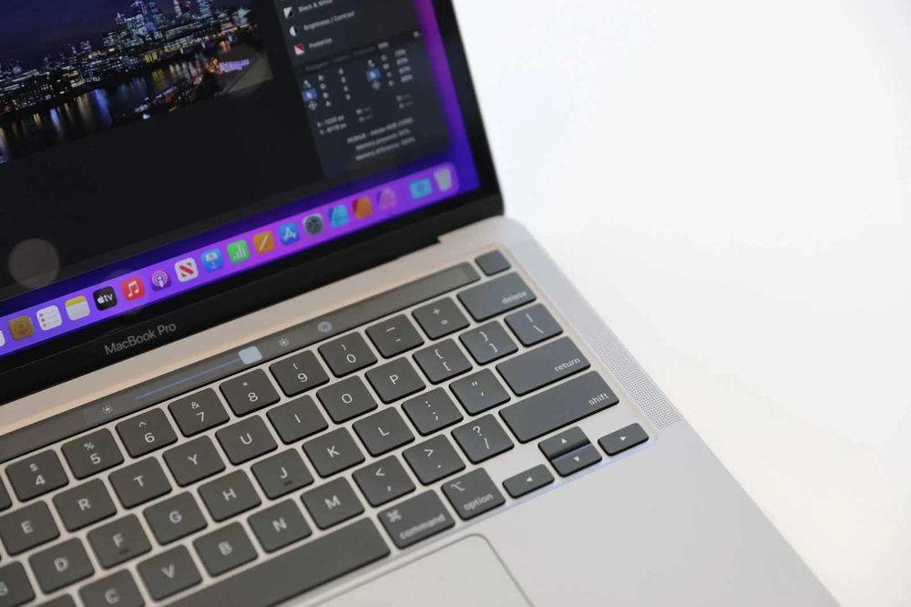 MacBook Pro M2 – 8GB RAM, 256GB SSD (Jak nowy)