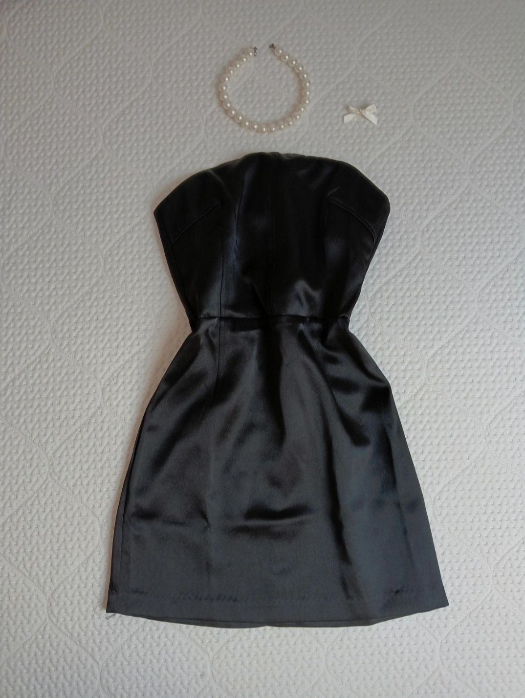 Satynowa krótka czarna sukienka mini bandeau tuba elegancka