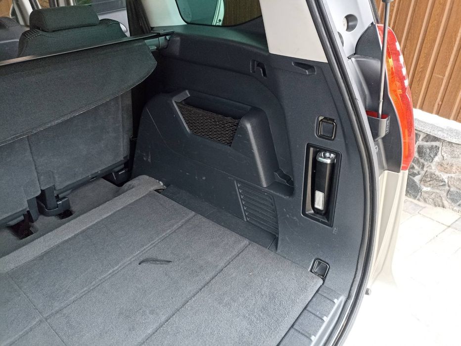 Peugeot 5008 2012року