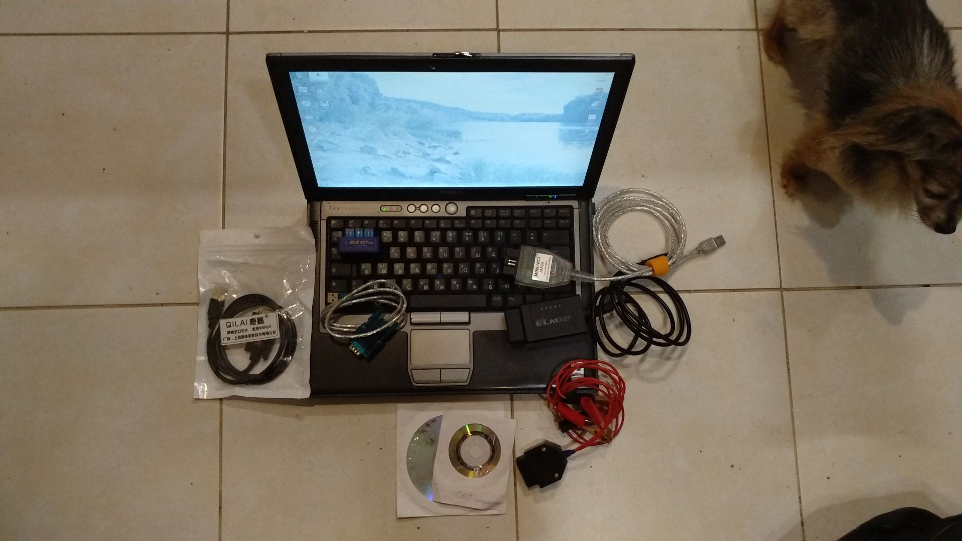 Компьютер Dell 620 с адаптерами и программами для диагностики авто.