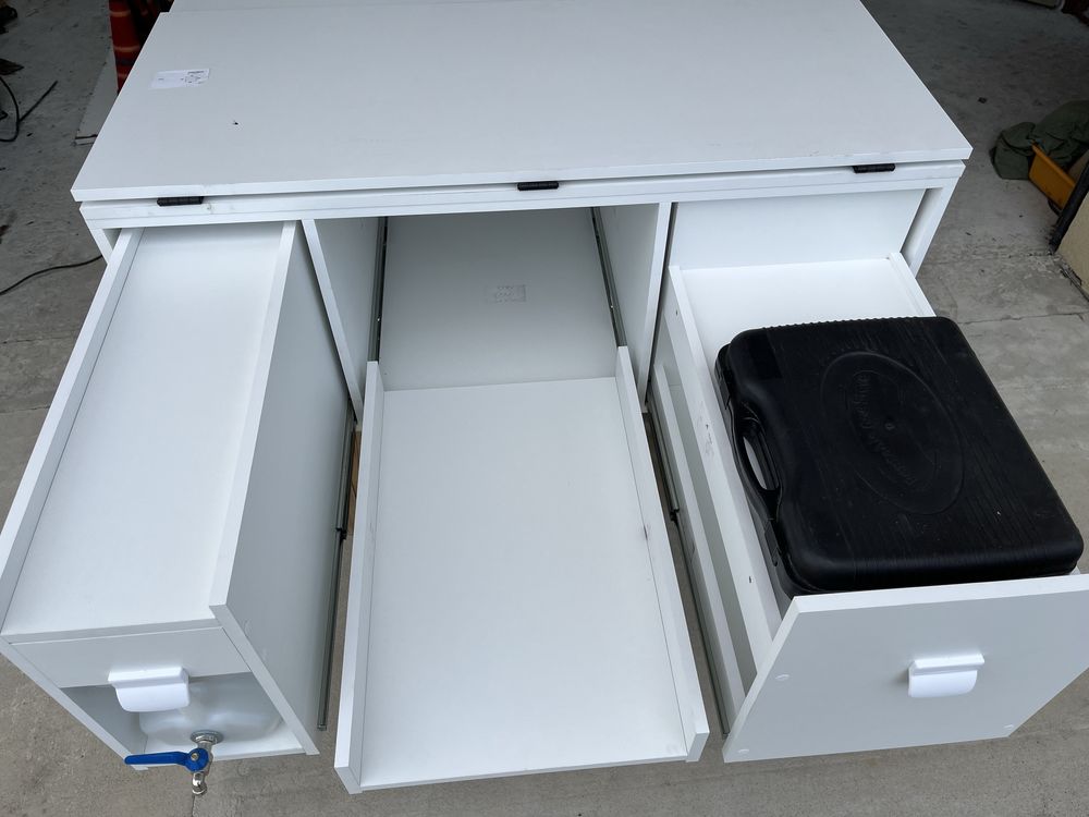 Zabudowa turystyczna camper box, spanie