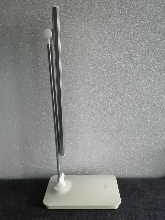 Lampka kompaktowa, składana na biurko