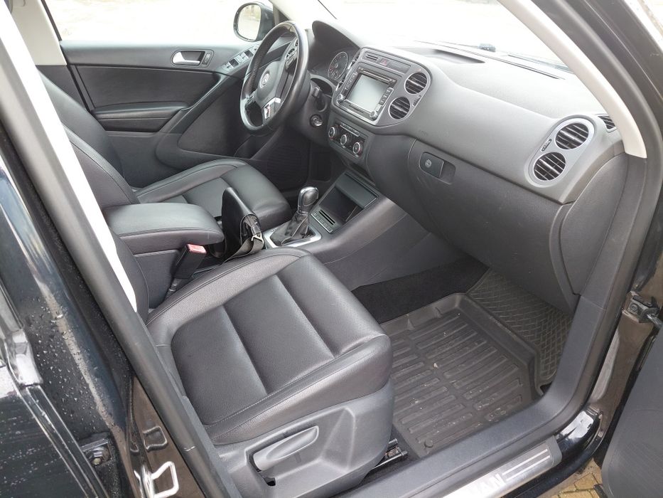 Продаю tiguan 2012 р машина обслужена автомат