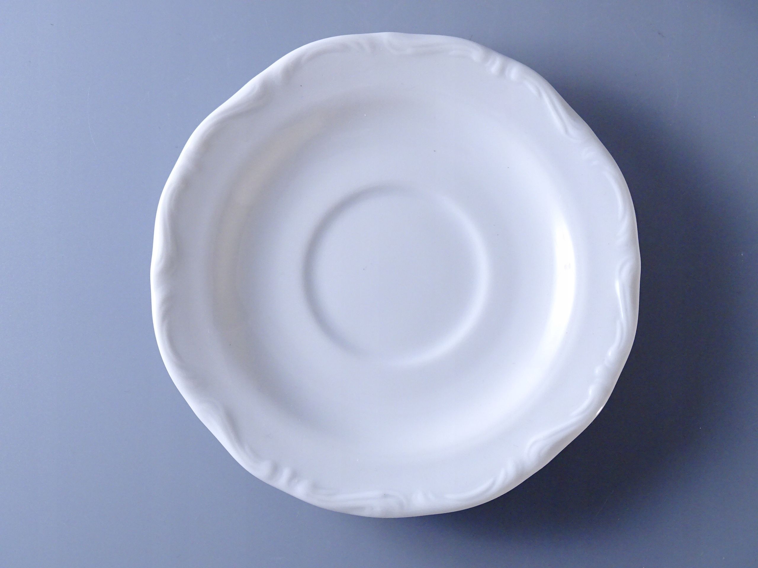 biała filiżanka porcelanowa wałbrzych prl