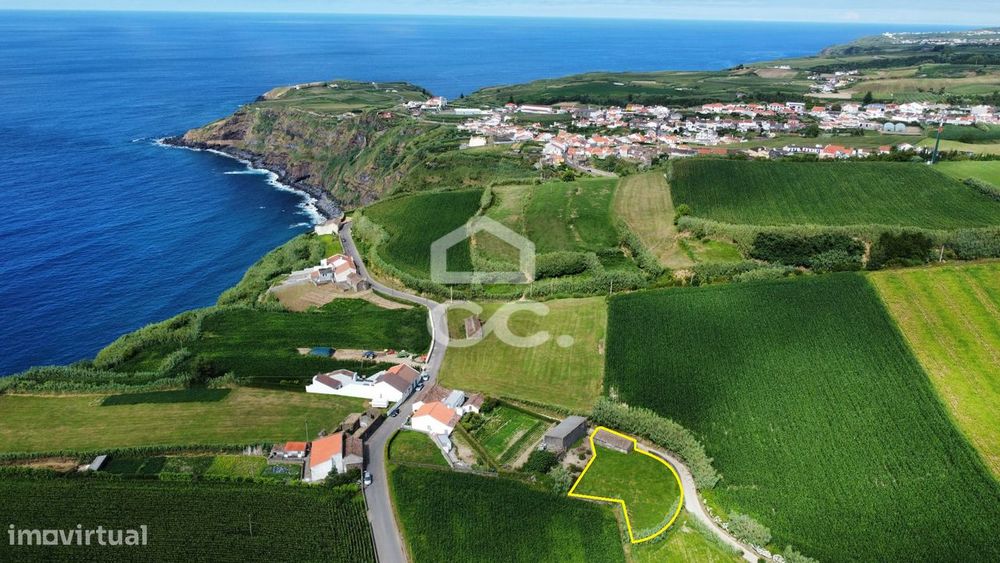 Terreno com Construção - Fenais Ajuda - Ribeira Grande