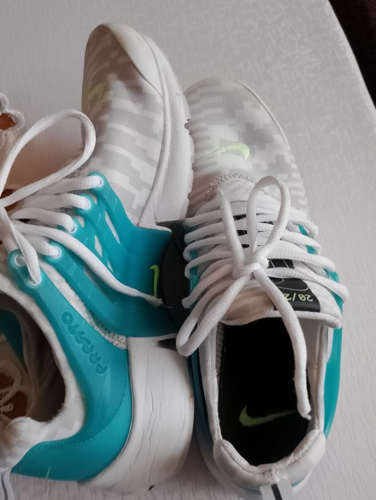 Buty sportowe sneakersy Nike presto rozmiar 42,5 wkładka 28
