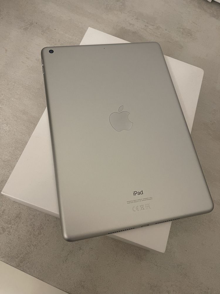 iPad 8 generacji 32 GB + Etui