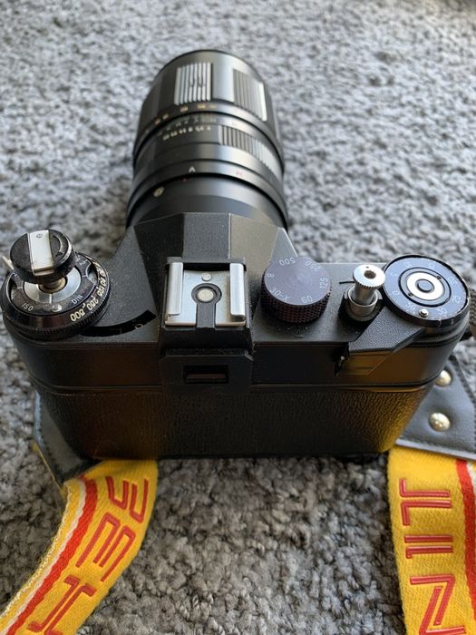 Aparat Zenit ET + obiektyw Jupiter 21M + lampa