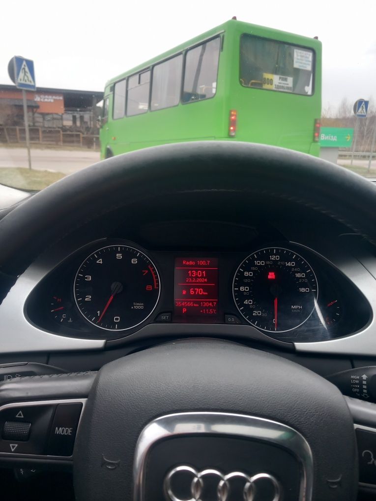 Ауді а4б8 2012 року