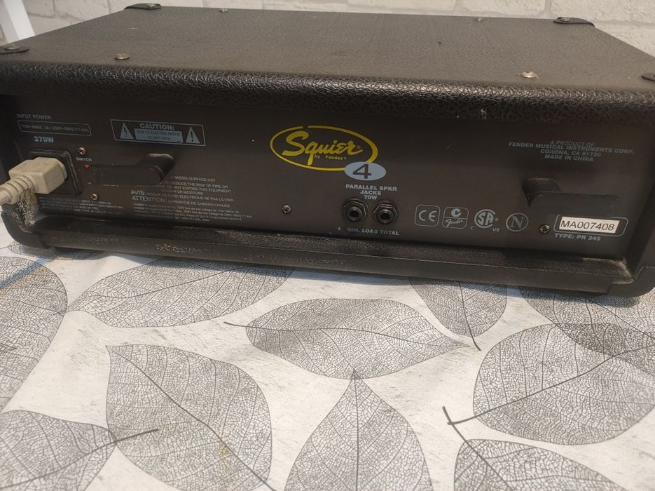 Sguizer by Fender 4 Parallel Speaker Jacks 70W