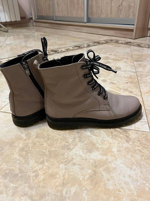 Шкіряні бежеві черевики 38 р