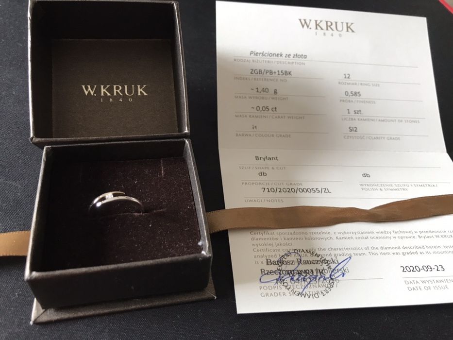 Złoty pierścionek z brylantem W.KRUK taniej o 500 zł