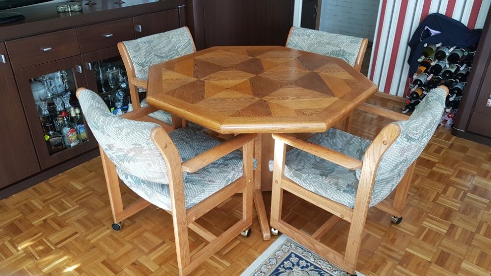 Stół rozkładany drewniany 4 krzesła-fotele wyściełane kółka Tajwan