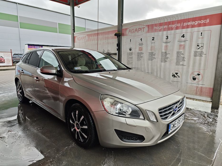 VOLVO V60 1.6 Benz. AUTOMAT! 180 KM, NOWY SILNIK, r. 2011.