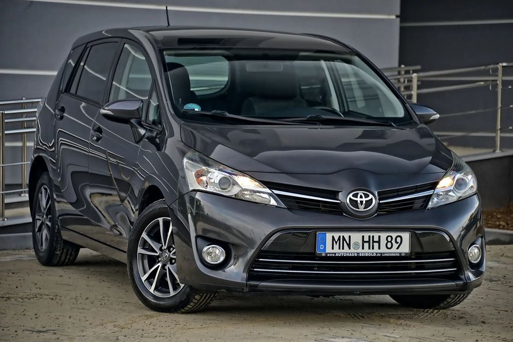Toyota Verso 1.6 D-4D 112KM Mega Stan Alufelgi Klimatyzacja Kamera cofania Panorama