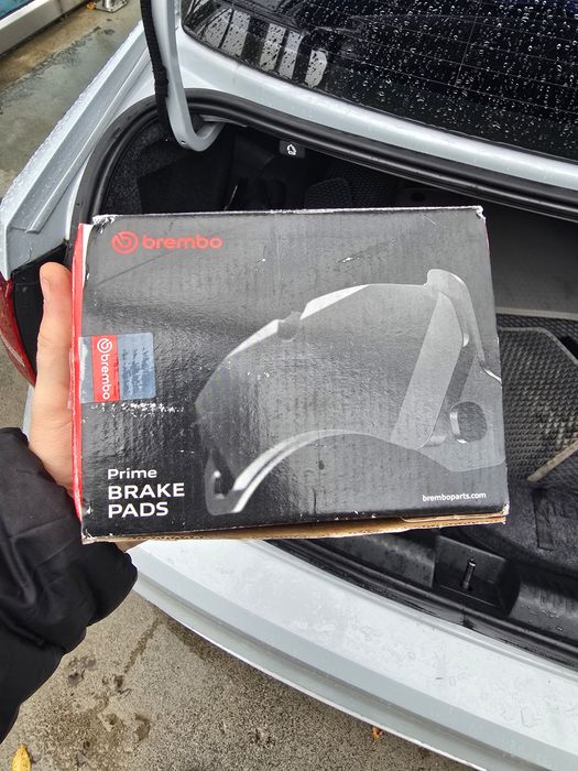 Тормозні колодки Brembo передні, нові