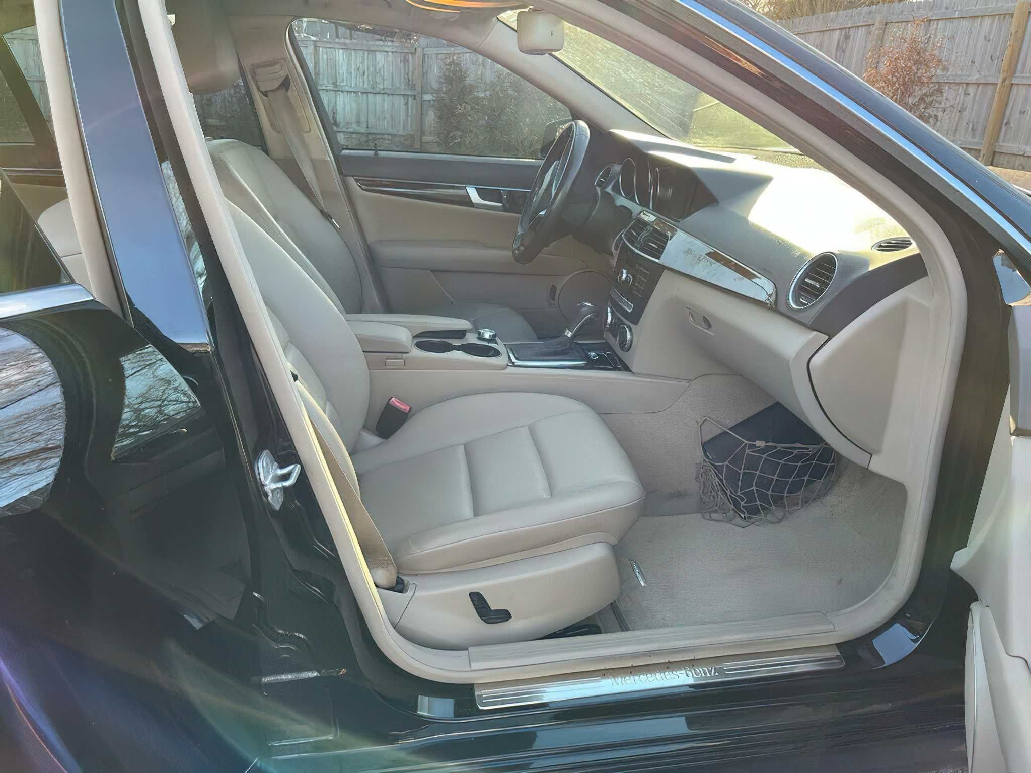 Mercedes-Benz C 300 Luxury 2013