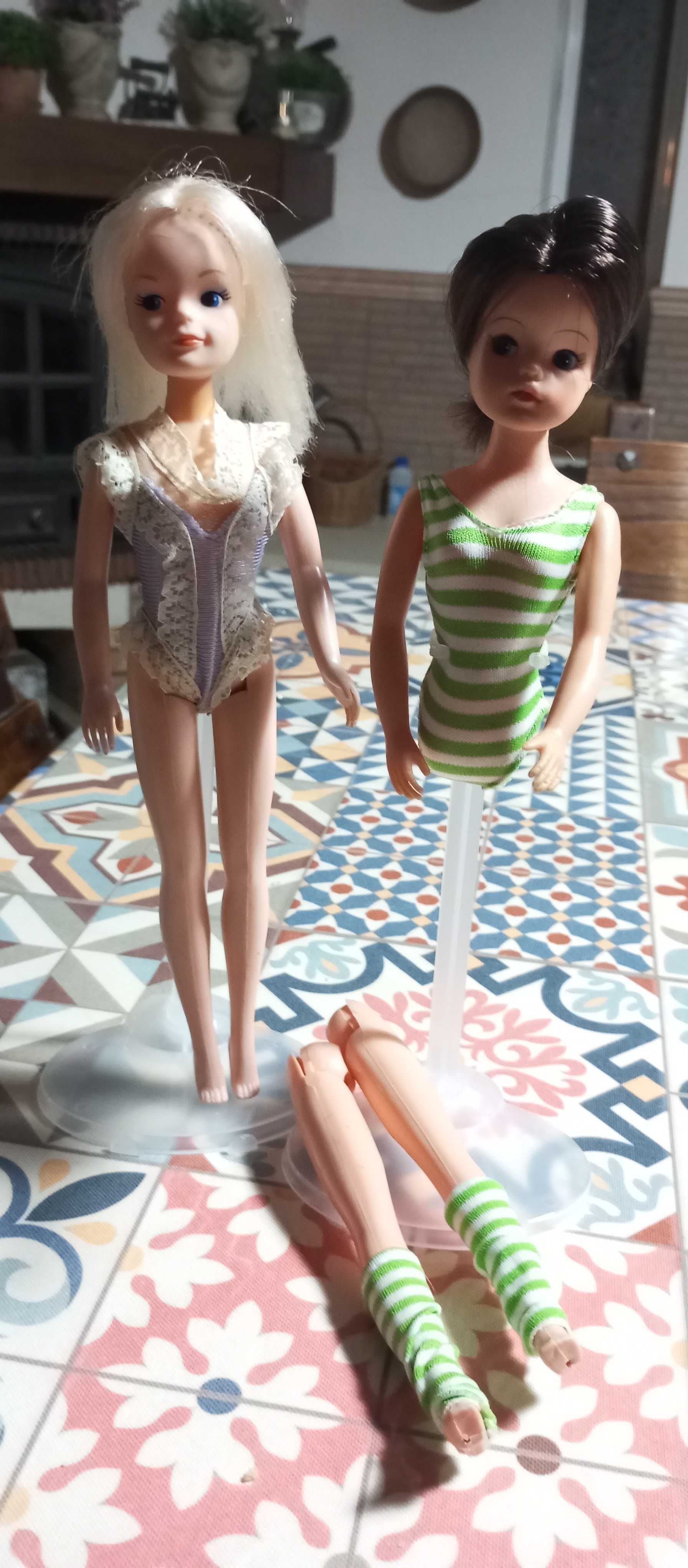 Duas bonecas Sindy antigas