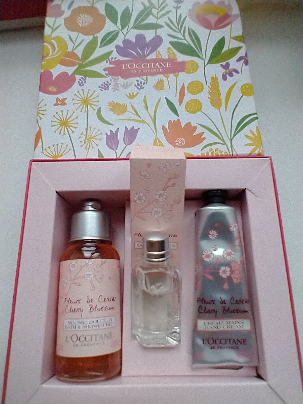 L'occitane fleurs & cerisier zestaw EDT 7,5 ml , bath gel, hand cream