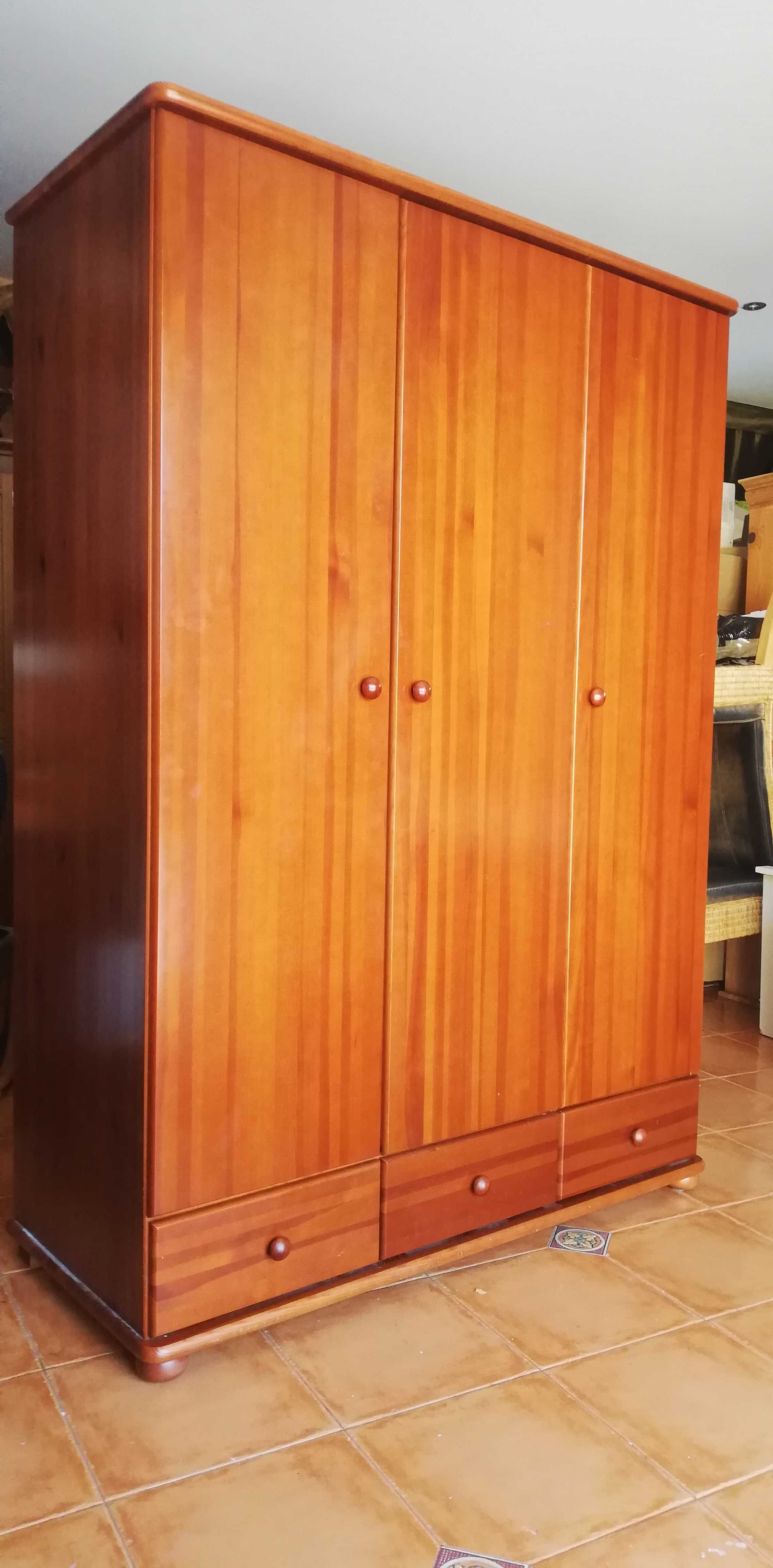 Szafa skalik trzy drzwiowa bieliźniarka drewniana sosnowa garderoba