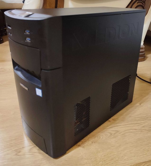 Medion MT22 i5 ssd/hdd GeForce sama jednostka