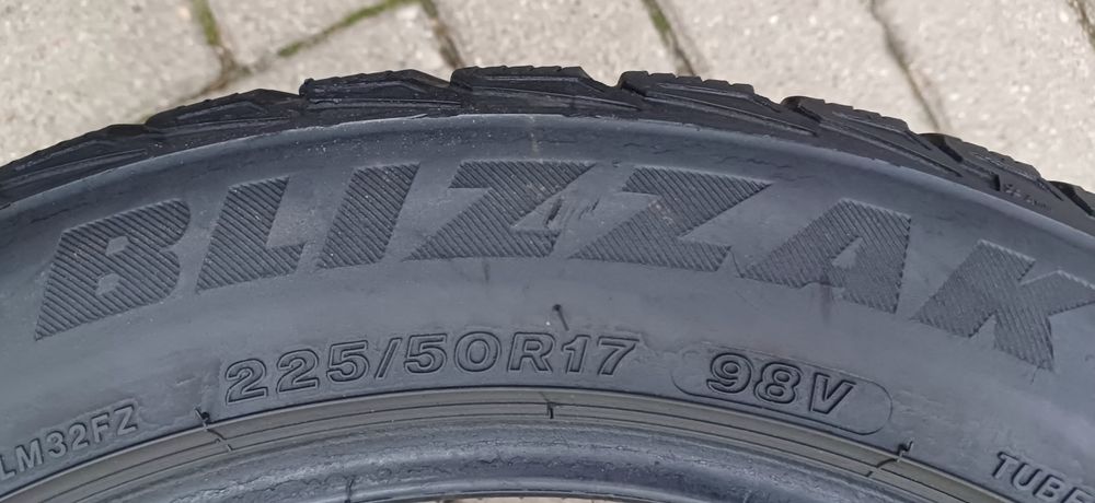 Opony zimowe 225/50 R17 Bridgestone 4 sztuki