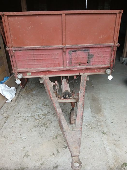 Sprzedam rozrzutnik 3T w orginale