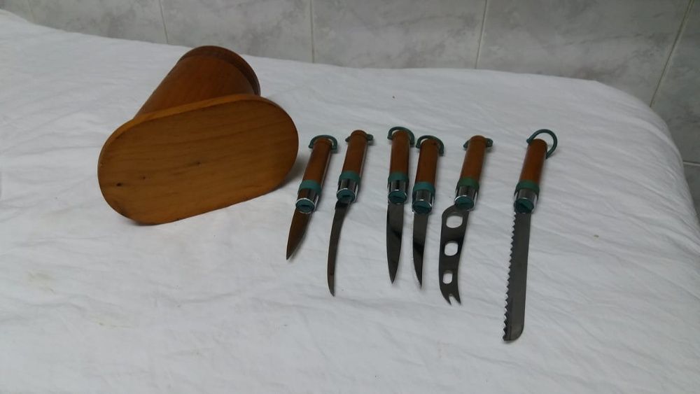 Bloco com 6 facas inox, cabo de madeira, marca Pedrini, novo