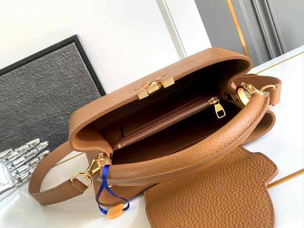 Сумка LV Capucines BB