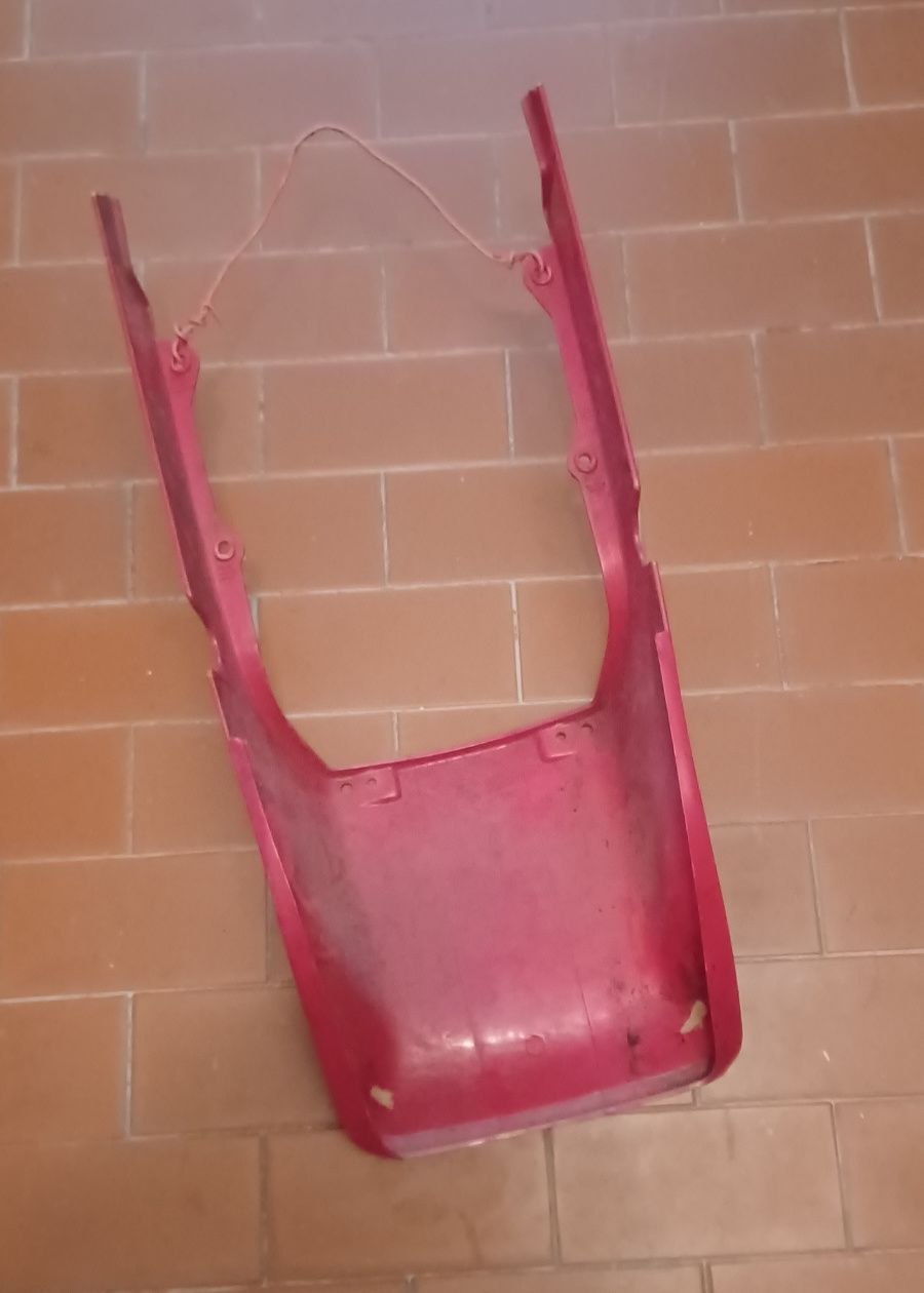 Honda RS 250, elemento traseiro de carenagem
