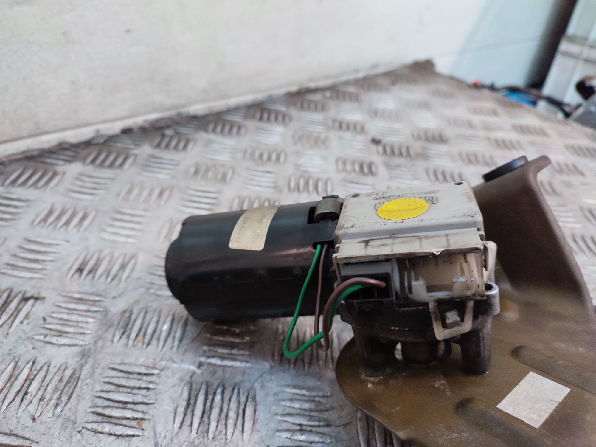 Fiat Seicento mechanizm silniczek wycieraczek przód przedni