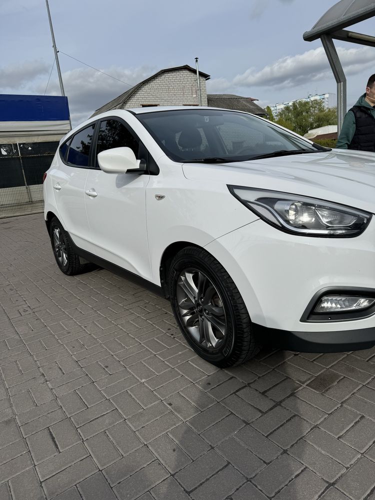 Продаю машинку Hyundai TUCSON