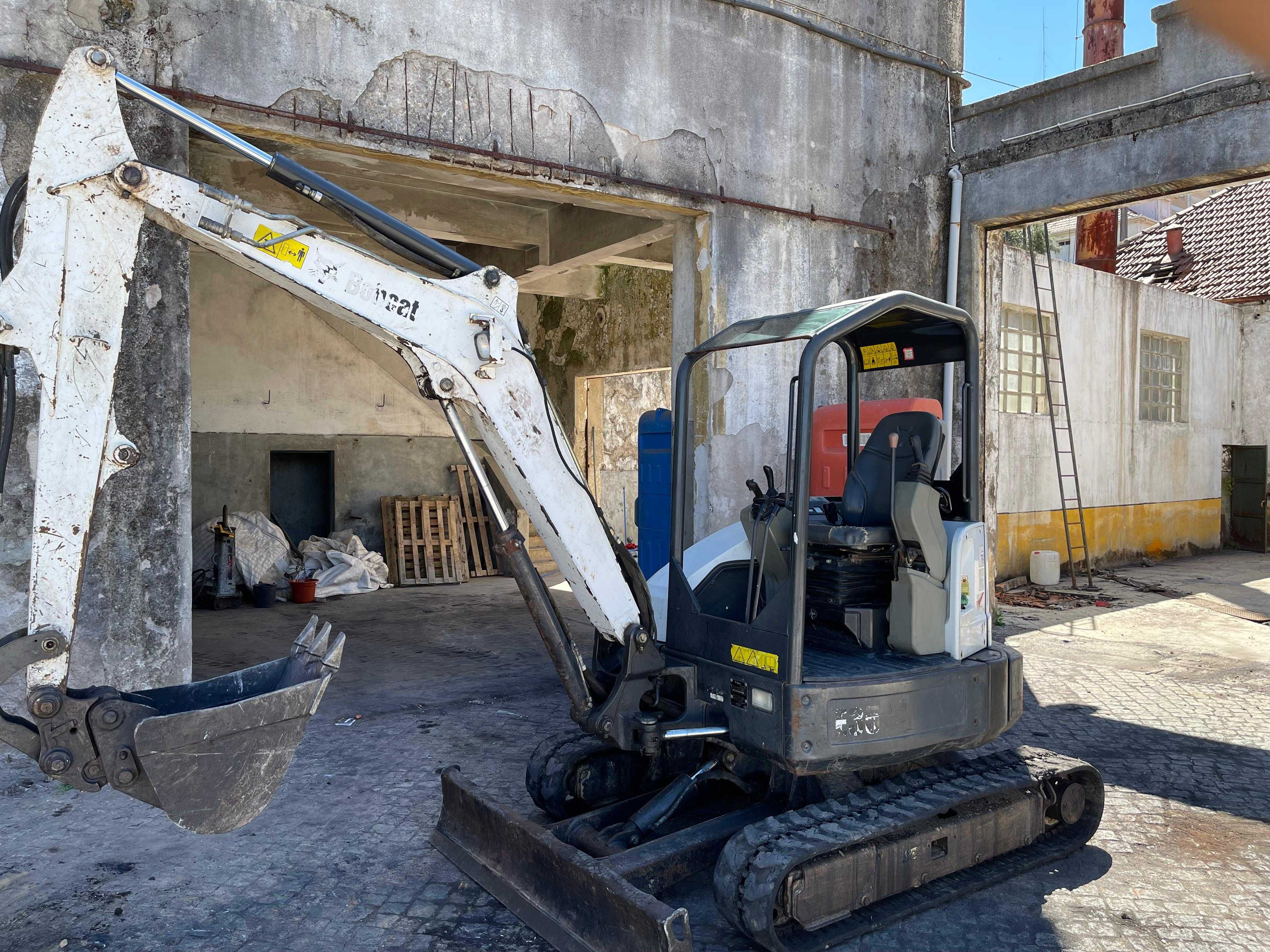 Vendo Bobcat E35 - 2011 | 3500Kg