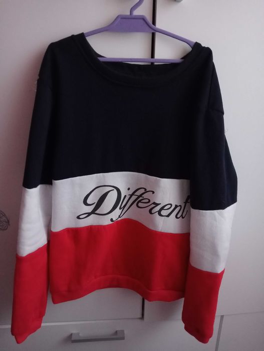 Bluza damska z napisem "different"