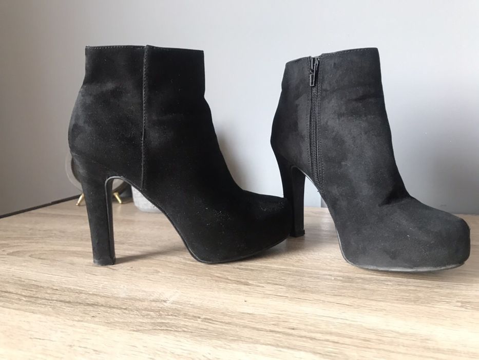Sprzedam czarne zamszowe botki MOHITO r. 36