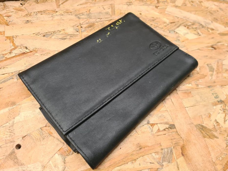 Bolsa com manual de utilizador do veículo TOYOTA Corolla Hatchback (_E