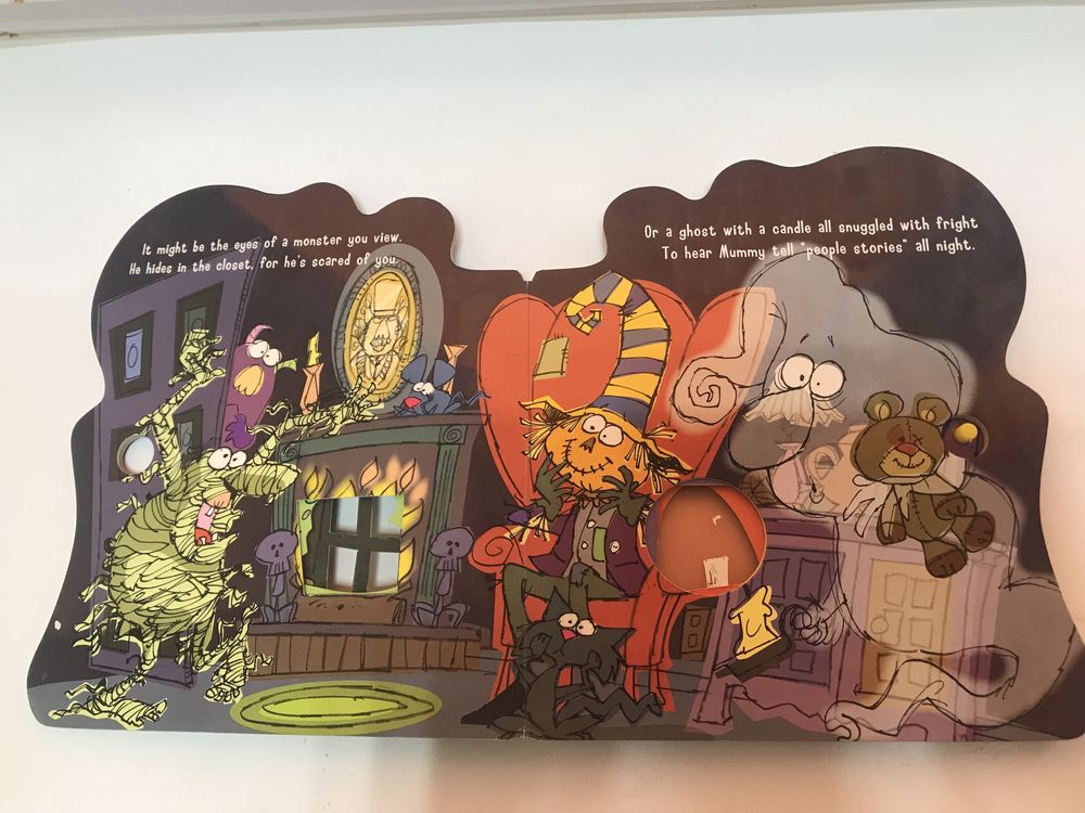 Beware the Haunted House! - książka po angielsku gra i świeci