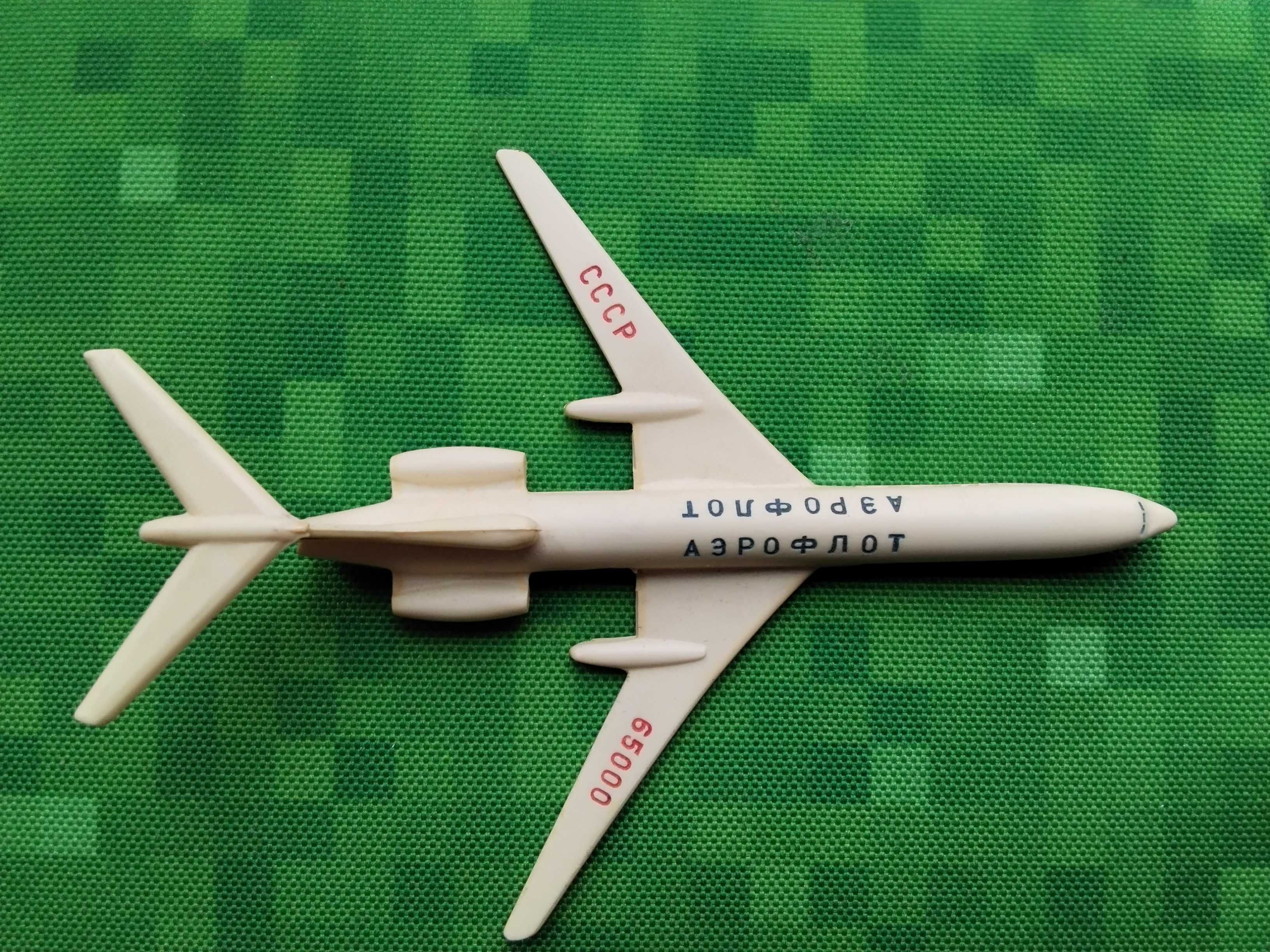 Модель пассажирского самолета ТУ-154