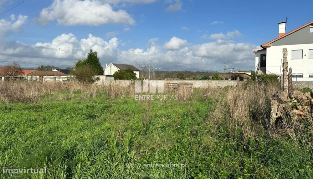 Venda de terreno para construção com 1210m², S. Pedro da Torre, Val