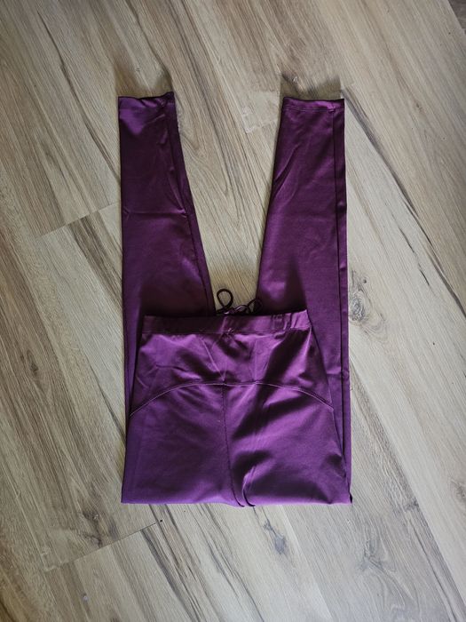 Bordowe legginsy nowe