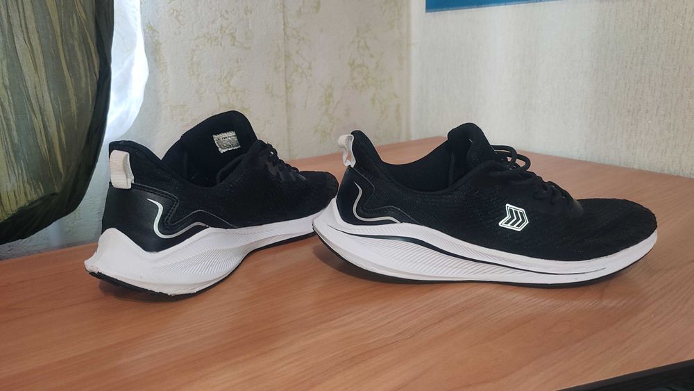 КРОССОВКИ  2 пары  ПО 500грн ФИРМЕННЫЕ Б/У состояние 9/10  РОЗМІР 44