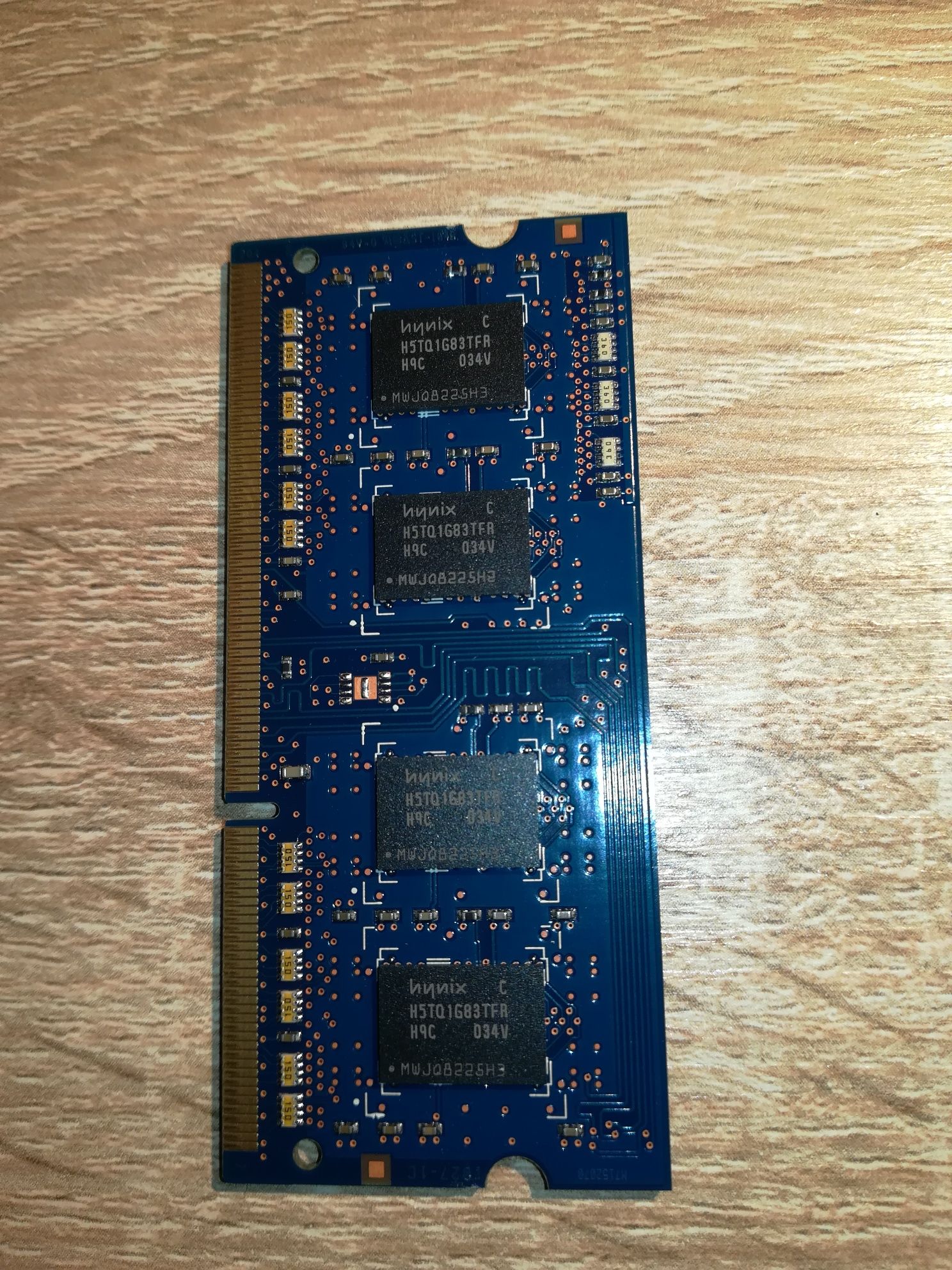 Pamięć SODIMM RAM Hynix 1 GB HMT112S6BFR6C-H9